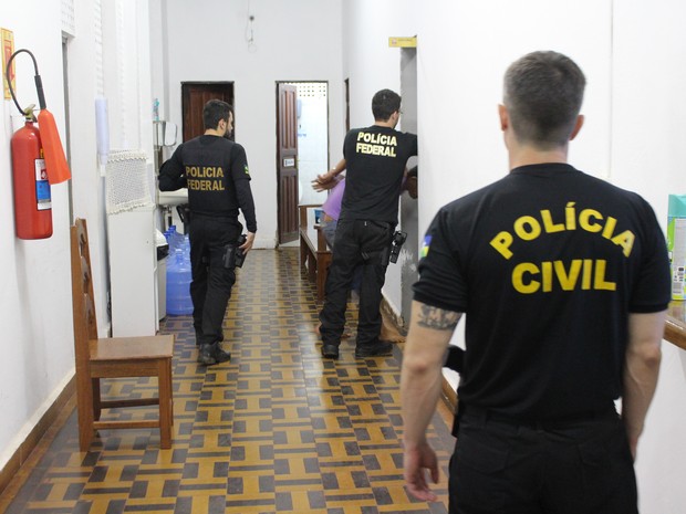 Policiais durante Operação Êxodo em Guajará-Mirim (Foto: Júnior Freitas/ G1)