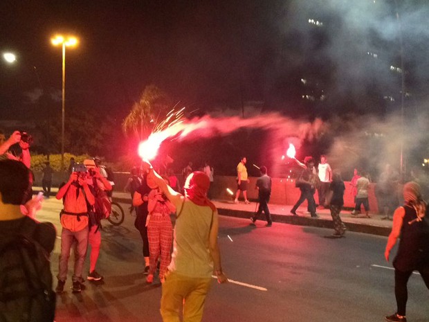 G Manifestantes Entram Em Confronto Bm Em Protesto Em Porto