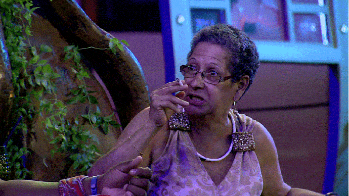 Geralda fumando (Foto: TV Globo)