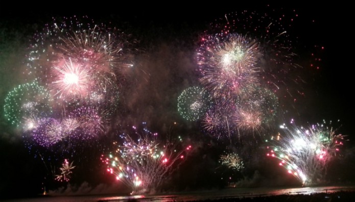 Foto de fogos de artifício feita com a câmera do Note 2 (Foto: Claudia Bozza/TechTudo) Foto de fogos de artifício feita com a câmera do Note 2 (Foto: Claudia Bozza/TechTudo)