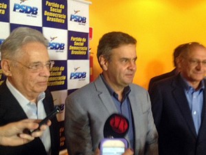 Aécio Neves concede entrevista a jornalistas ao lado do ex-presidente Fernando Henrique Cardoso e do governador de São Paulo, Geraldo Alckmin (Foto: Tatiana Santiago/G1) Aécio Neves concede entrevista a jornalistas ao lado do ex-presidente Fernando Henrique Cardoso e do governador de São Paulo, Geraldo Alckmin (Foto: Tatiana Santiago/G1)
