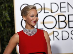 Jennifer Lawrence chega ao tapete vermelho do Globo de Ouro 2016 (Foto: REUTERS/Mario Anzuoni)