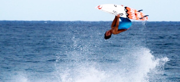 Gabriel Medina surfe manobra (Foto: Reprodução)