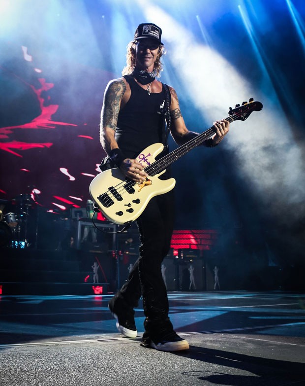 O baixista Duff McKagan durante o show do Guns N' Roses em São Paulo. (Foto: Divulgação/Katarina Benzova)