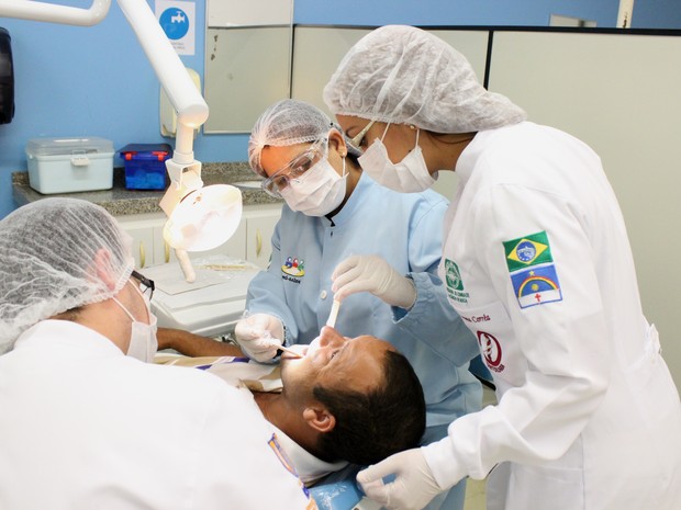 G1 Faculdade realiza triagem para implantes dentários em Caruaru