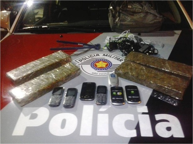 Dupla é presa após tentar infiltrar drogas em presídio de Tremembé, SP (Foto: Divulgação/Polícia Militar)