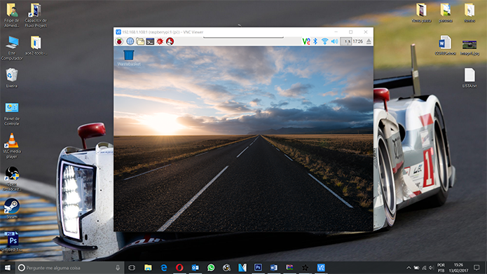 Por fim, a interface do Raspbian estará completamente disponível para que você controle o Raspberry direto do seu PC (Foto: Reprodução/Filipe Garrett)