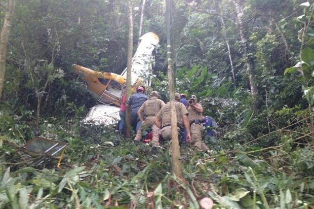 Piloto foi encontrado com vida, mas morreu (Foto: Arcanjo/Divulgação) Piloto foi encontrado com vida, mas morreu (Foto: Arcanjo/Divulgação)