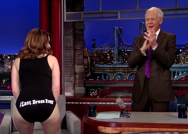 Tina Fey e David Letterman (Foto: Youtube / Reprodução)