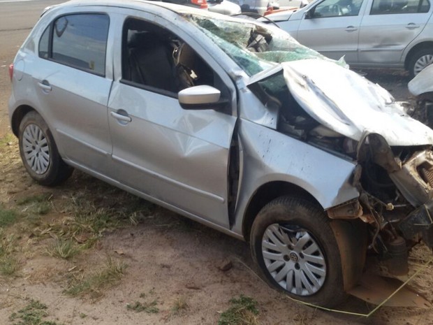 Seis pessoas estavam dentro de carro que caiu em barranco às margens da BR-060, em Alexânia, Goiás (Foto: Divulgação/ PRF)