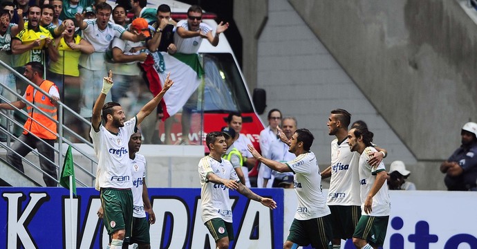 Leandro Pereira comemora o gol na Arena Palmeiras (Foto: Marcos Ribolli)