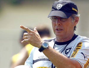 Oswaldo de Oliveira no treino do Botafogo (Foto: Jorge William / Ag. O Globo)