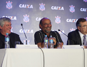 Ivan Marques (à esquerda) deixou o comando do marketing (Foto: Daniel Augusto Jr. / Ag. Corinthians)