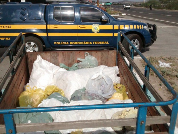 Carne apreendida em São Caetano (Foto: Divulgação/ PRF)