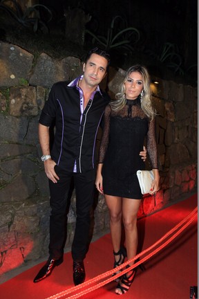 Latino e a modelo Fabi Araújo em festa no Rio (Foto: Marcello Sá Barretto/ Ag. News)