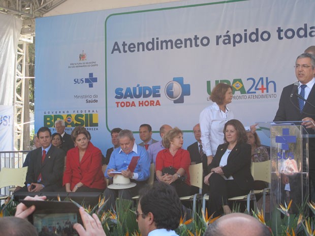 Dilma e Lula participam de inauguração de posto de atendimento em São Bernardo do Campo (SP) ao lado do candidato à reeleição, Luiz Marinho (Foto: Roney Domingos/ G1 ) Dilma e Lula participam de inauguração de posto de atendimento em São Bernardo do Campo (SP) ao lado do candidato à reeleição, Luiz Marinho (Foto: Roney Domingos/ G1 )