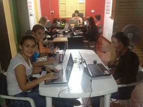 Equipe vota pela candidata a Miss Bumbum Lívia Santos (Foto: Divulgação)