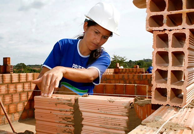 Trabalhadora em canteiro de obras ; construção ; trabalho no Brasil ; mulheres no trabalho ; Pnad ; emprego ;  (Foto: Reprodução/Facebook)