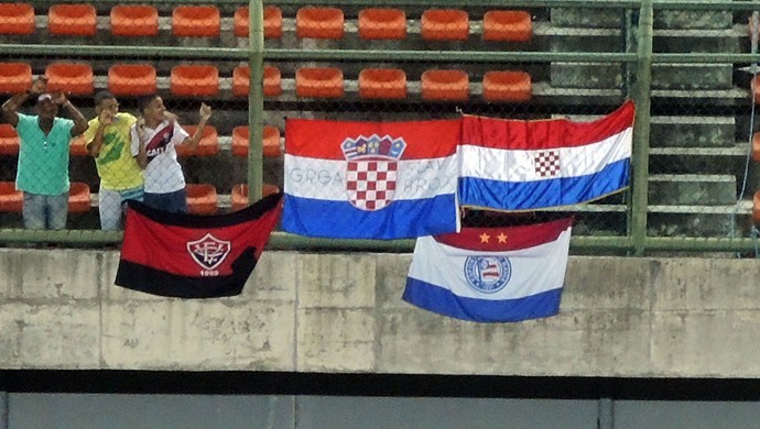 Bandeiras Croácia, Bahia e Vitória; Pituaçu (Foto: Eric Luis Carvalho)