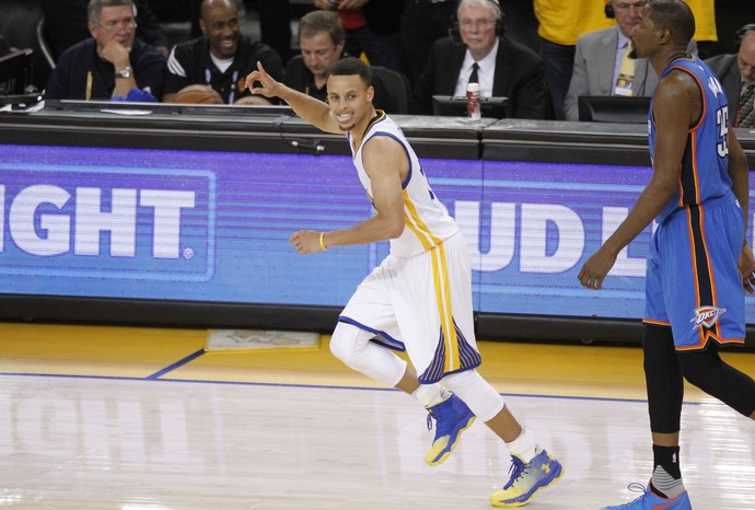 Golden State Warriors x Oklahoma City Thunder - Jogo 2 - Stephen Curry (Foto: Reuters)