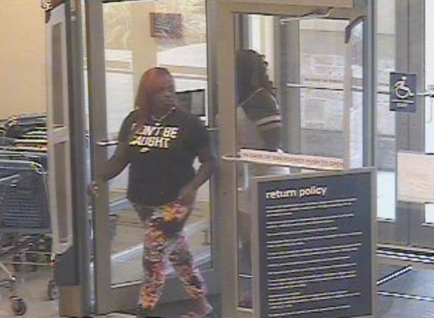 Ladra exibiu camiseta ‘não serei pega’ ao ser flagrada em roubo nos EUA (Foto: Sanford Police) Ladra exibiu camiseta ‘não serei pega’ ao ser flagrada em roubo nos EUA (Foto: Sanford Police)