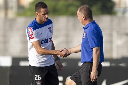 R. Augusto supera dor 