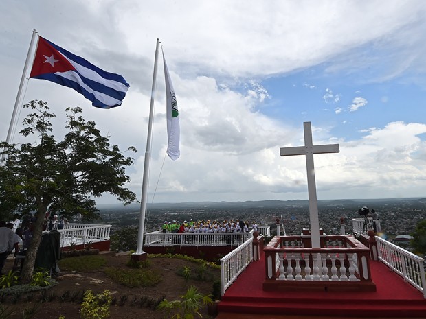 Vista da colina da Loma de la Cruz, de onde o Papa Francisco abençoou a cidade de Holguin, em Cuba, na segunda (21) (Foto: AFP Photo/Luis Acosta )