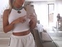 Leticia Santiago faz selfie para mostrar look todo branco - Globo.com