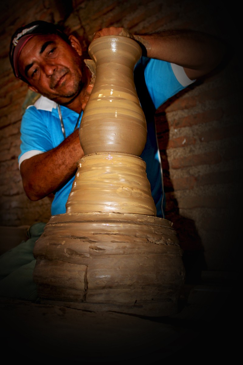 Francisco Leite, há mais de 30 anos se dedica ao artesanato com cerâmicas (Foto: Patrícia Andrade/G1)