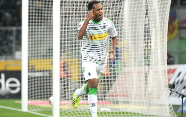 Raffael comemora gol do Borussia Monchengladbach contra o Eintracht Brauschweig (Foto: Agência EFE)