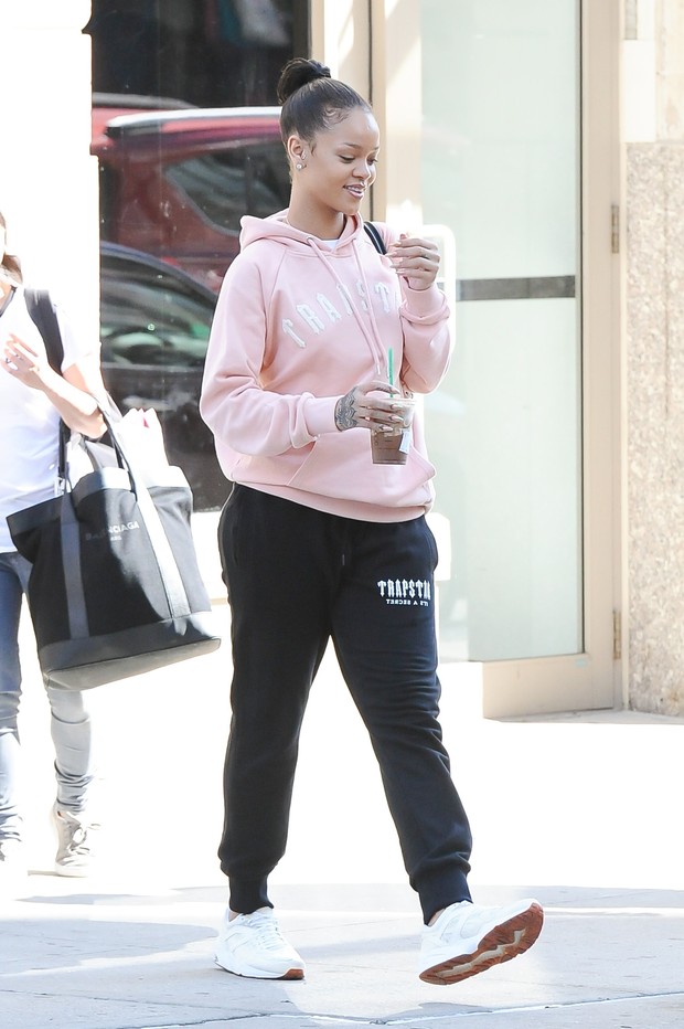 Rihanna em Nova York, nos Estados Unidos (Foto: AKM-GSI/ Agência)