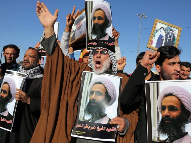 Manifestantes xiitas protestam no Iraque contra a execução do clérigo saudita Nimr Al-Nimr (Foto: AP Photo/Karim Kadim)
