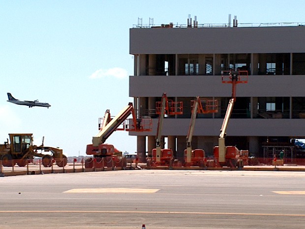 Avião pousa no Aeroporto Internacional de Viracopos em Campinas  (Foto: Victor de Freitas/EPTV)