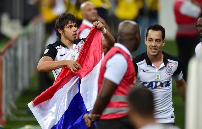 Noriega vê Romero no time titular do Corinthians, após goleada de 6 a 0