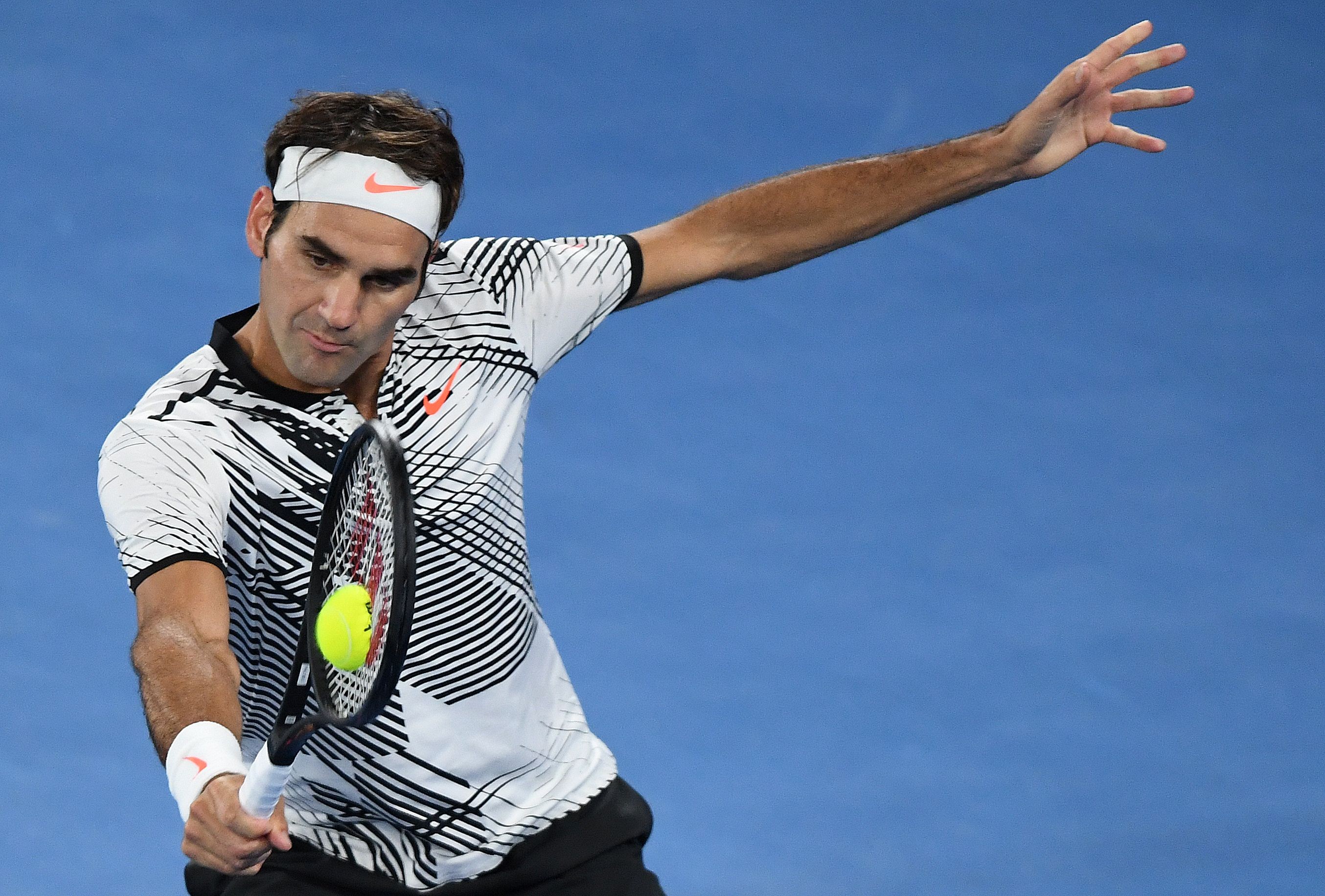 Federer voleia na partida contra Wawrinka