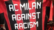 Milan: camisas contra racismo antes do jogo contra o Siena (Reprodução)