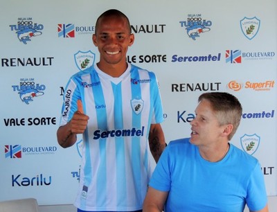 Lateral Paulinho é apresentado como reforço do Londrina para a Série C do Brasileiro (Foto: Pedro A. Rampazzo/Site oficial do Londrina)