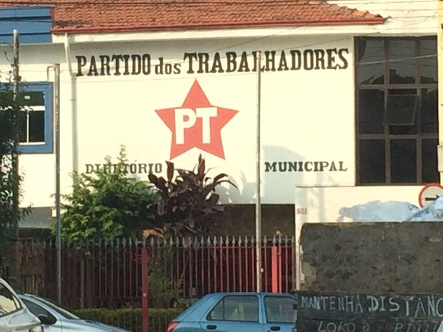 Sede do Partido dos Trabalhadores vazio na tarde desta segunda-feira (31), em Santo André (Foto: Glauco Araújo/G1) Sede do Partido dos Trabalhadores vazio na tarde desta segunda-feira (31), em Santo André (Foto: Glauco Araújo/G1)