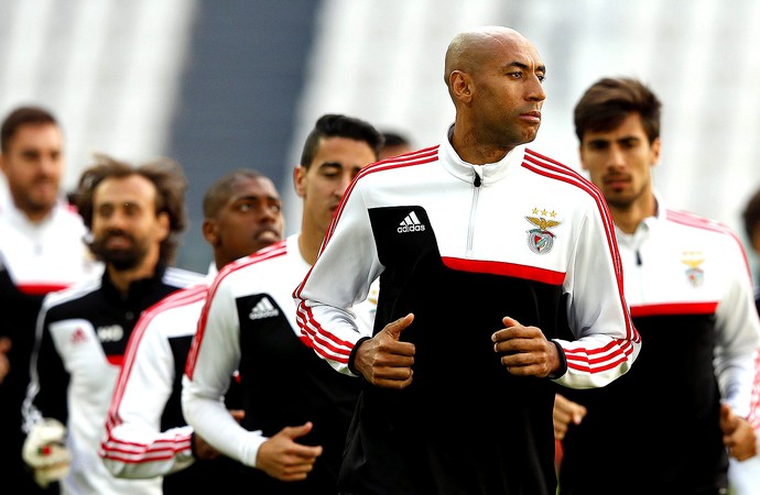 Luisão no treino do Benfica (Foto: EFE)