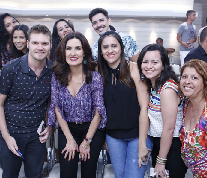 Todos sorridentes ao lado de Fátima (Foto: Ellen Soares/Gshow)