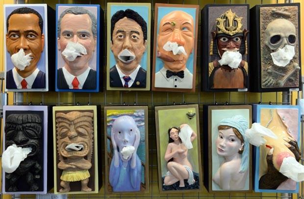 Caixas de lenço divertidas são expostas em Tóquio (Foto: Toshifumi Kitamura/AFP)