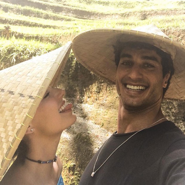 Isis Valverde e o namorado, André Resende, em Bali, na Indonésia (Foto: Instagram/ Reprodução)