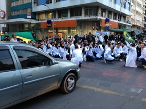 Ato terminou por volta das 19h, no Centro (Foto: Augusto Klein/RPC TV)