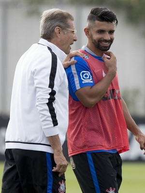 Oswaldo escala os 11, valoriza volta de Guilherme e defende seus métodos