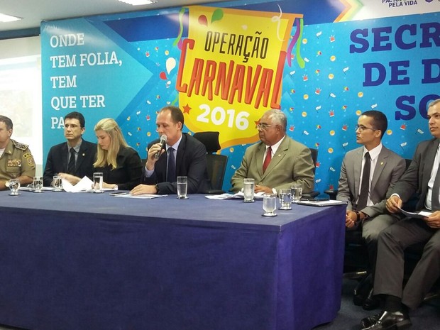 Secretário de Defesa Social, Alessandro Carvalho, apresentou balanço de ocorrências no carnaval (Foto: Malu Veiga / G1)