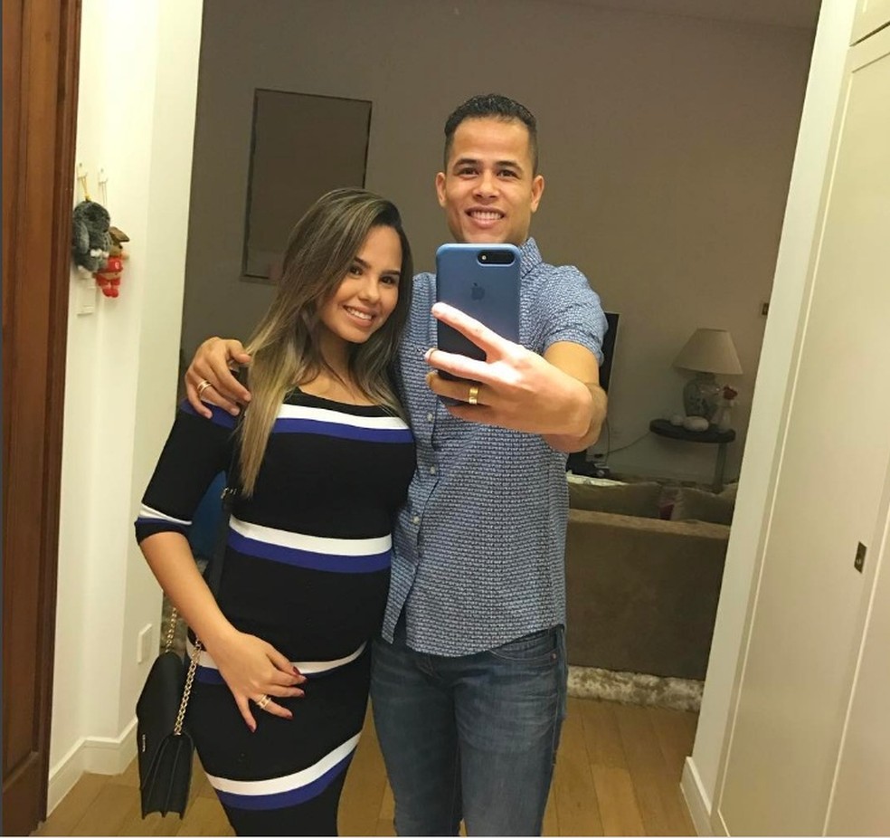 Gravidez da esposa aumenta desejo de Geuvânio voltar ao Brasil (Foto: Reprodução/Instagram)