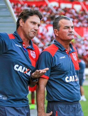 CSA x CRB - final Campeonato Alagoano - Mazola e o auxiliar Brigatti  (Foto: Ailton Cruz/Gazeta de Alagoas)