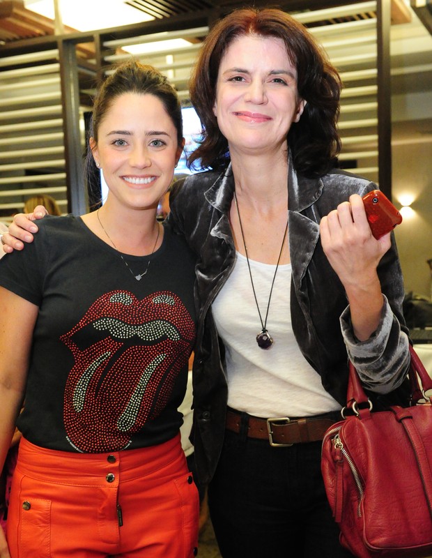 Lícia Manzo com Fernanda Vasconcellos, uma das protagonistas de A Vida da Gente (2011) (Foto: João Miguel Junior/TV Globo)