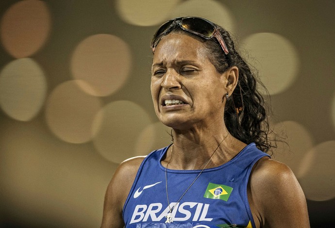Renata Bazone chorou muito após ver a amiga, Maritza, sendo desclassificada na final dos 800m T11 do Mundial (Foto: Marcio Rodrigues/MPIX/CPB) Renata Bazone chorou muito após ver a amiga, Maritza, sendo desclassificada na final dos 800m T11 do Mundial (Foto: Marcio Rodrigues/MPIX/CPB)
