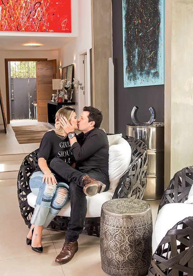 “Acho essencial o casal ter o momento só dele”, diz Mirella (Foto: ) “Acho essencial o casal ter o momento só dele”, diz Mirella (Foto: )